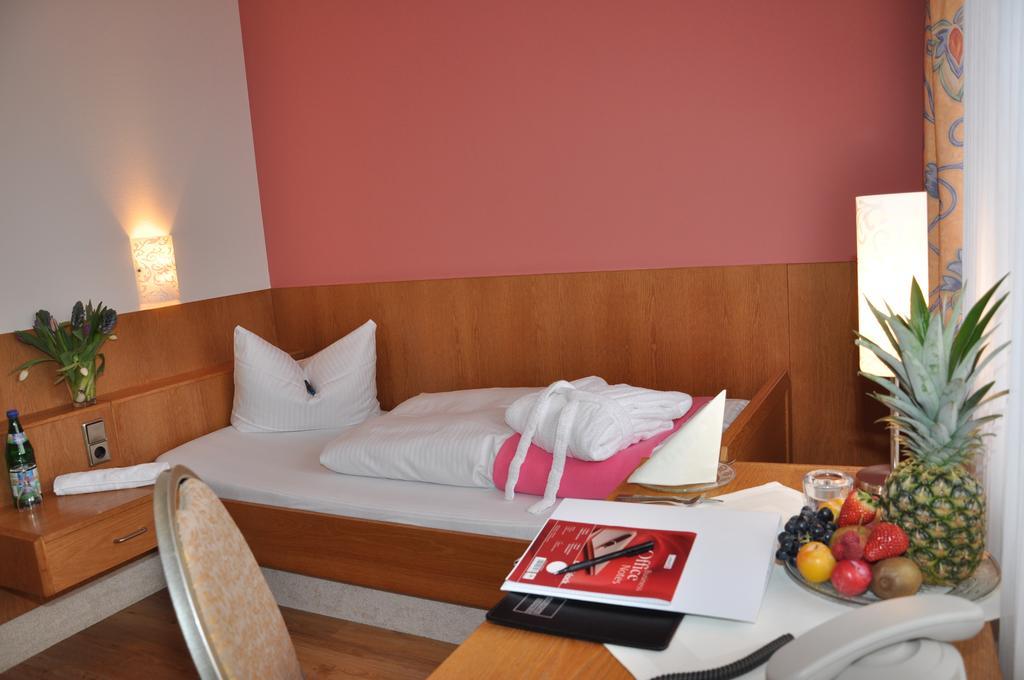Hotel-Restaurant Sonnenhof Veitsrodt Bagian luar foto